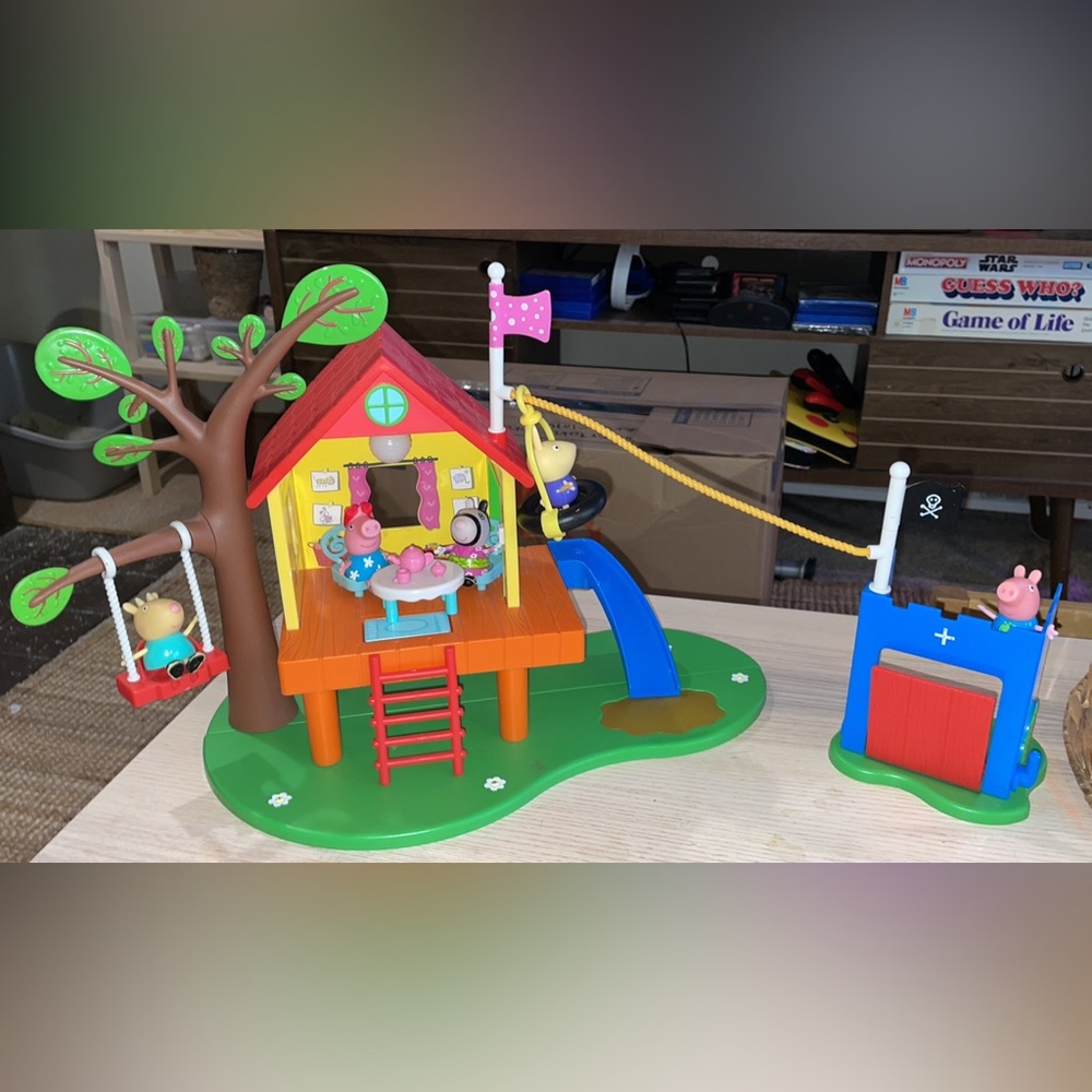 Peppa pig treehouse, firetruck, pizza parlour